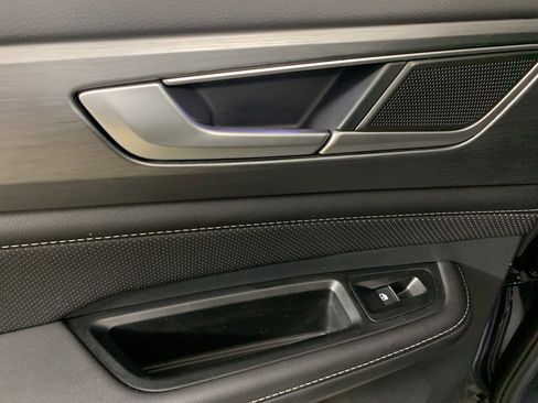 Used 2025 Volkswagen Atlas Cross Sport SE image 31