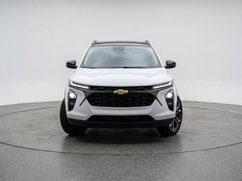 Used 2025 Chevrolet TrailBlazer LT image 2