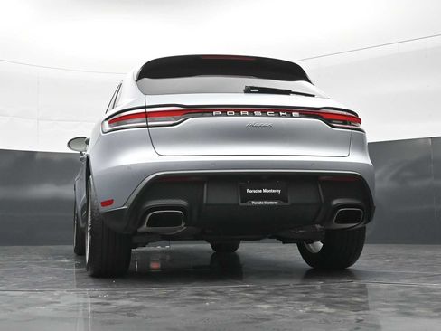 Certified 2025 Porsche Macan AWD/4WD image 38
