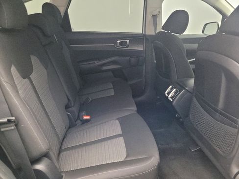 Used 2022 Kia Sorento LX image 19