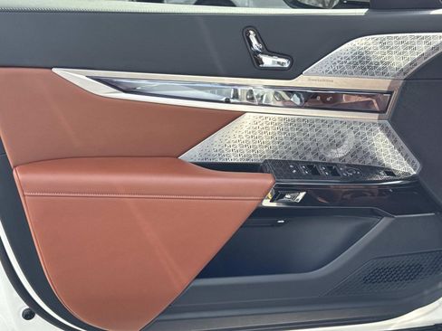 Certified 2024 BMW i7 xDrive60 w/ Executive Package image 19