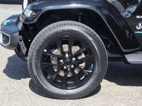Used 2023 Jeep Wrangler Unlimited Sahara AWD/4WD image 40