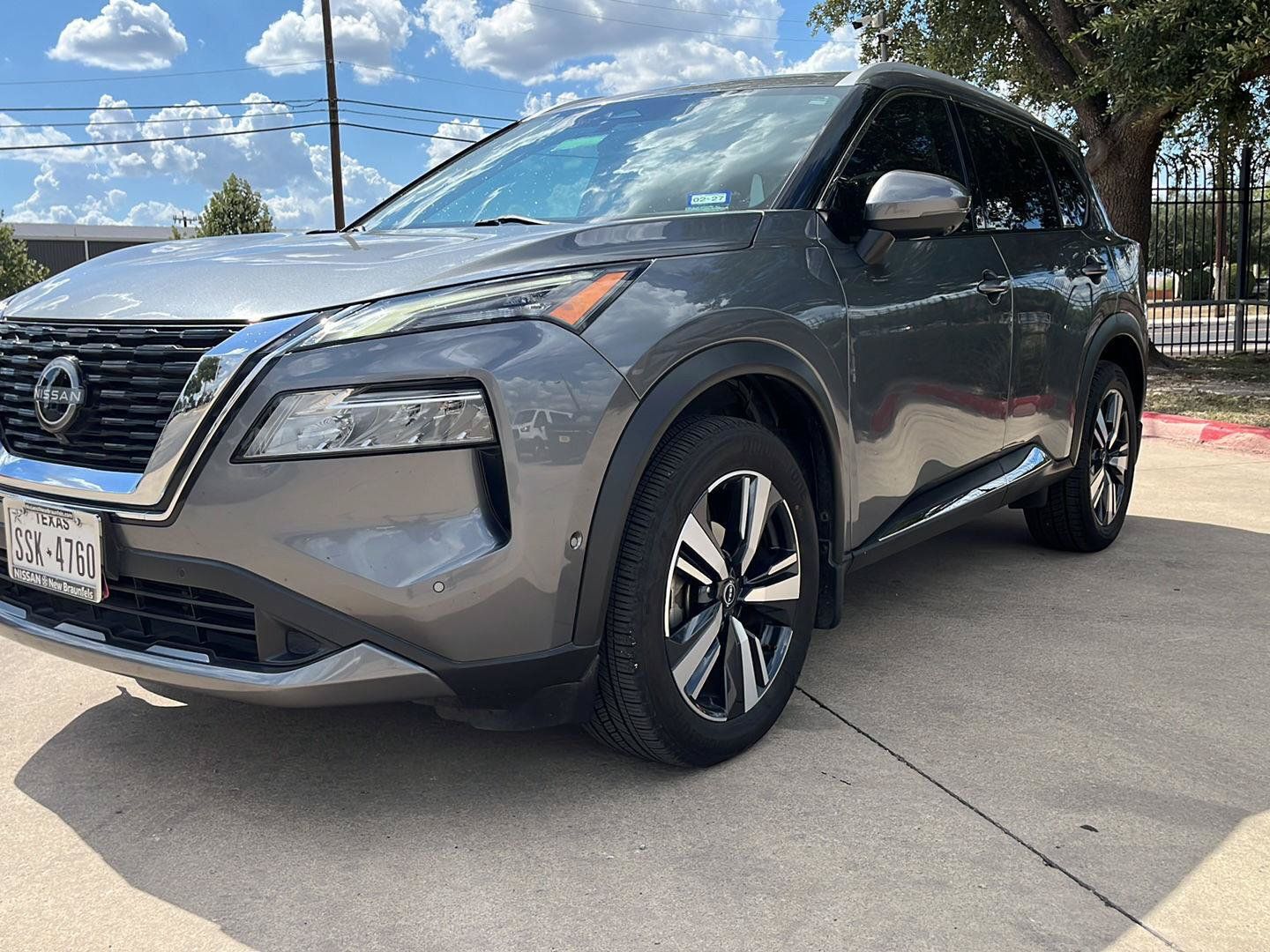 Used 2023 Nissan Rogue SL w/ SL Premium Package FWD image 2