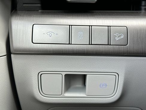 Certified 2025 Hyundai Kona SEL AWD/4WD image 30