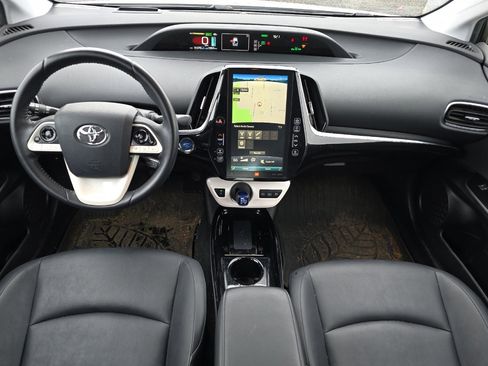 Used 2017 Toyota Prius Prime Advanced image 9