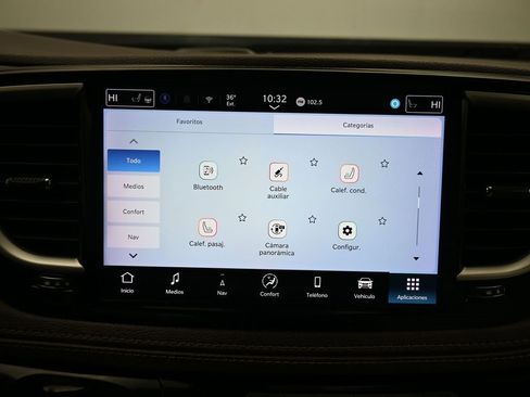 Used 2021 Chrysler Pacifica Touring-L image 18