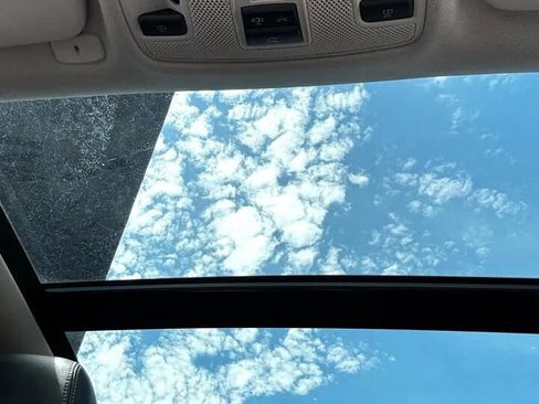 Used 2017 INFINITI QX30 Premium w/ Navigation Package image 19