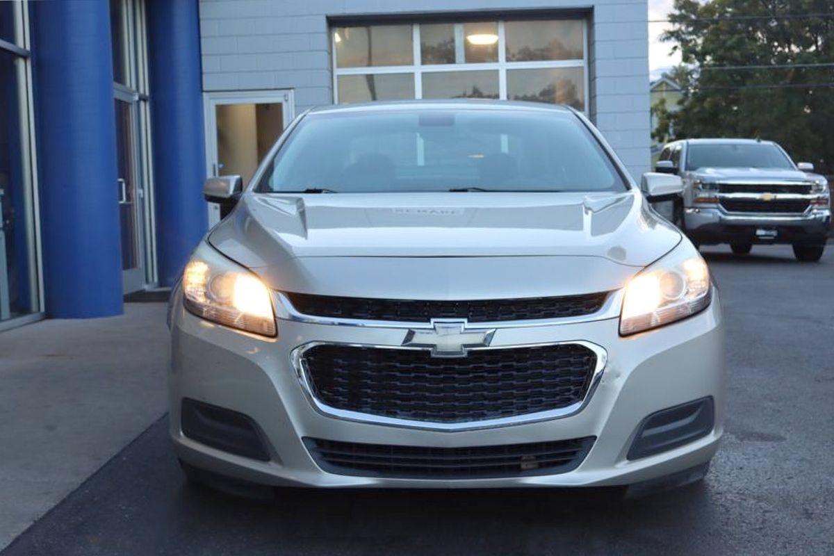 Used 2016 Chevrolet Malibu LT w/ Power Convenience Package FWD image 7