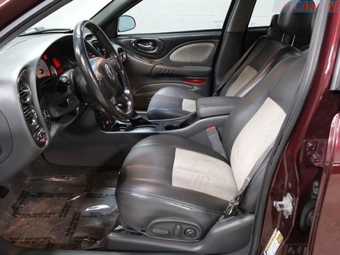 Used 2005 Pontiac Bonneville GXP image 9