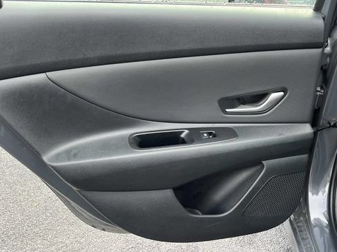 Used 2025 Hyundai Elantra SEL FWD image 17