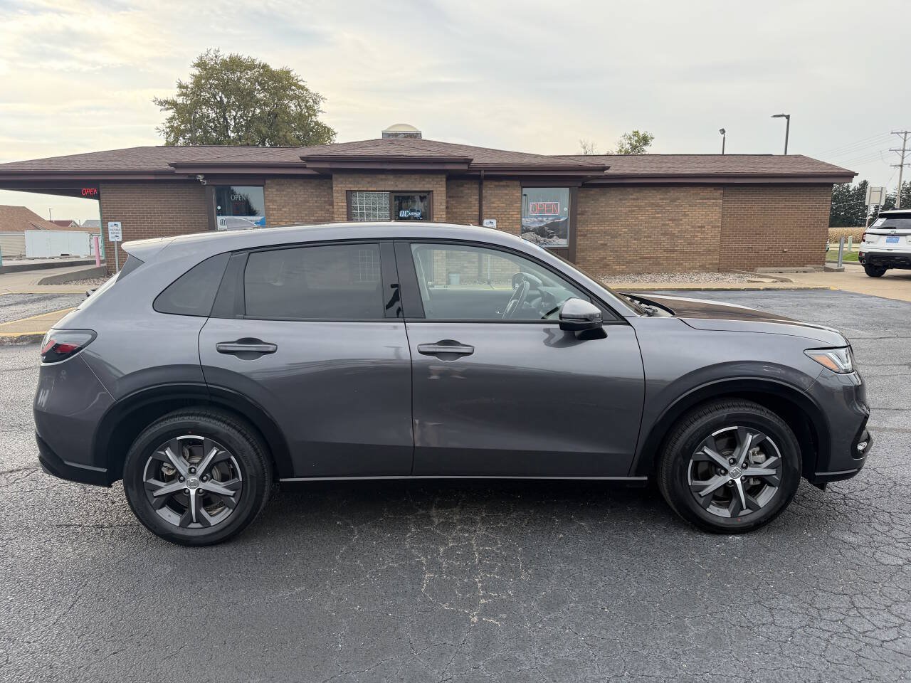 Used 2024 Honda HR-V EX-L image 10