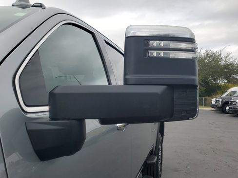 Used 2024 GMC Sierra 2500 SLT w/ SLT Premium Package image 4