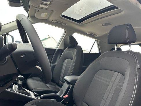 New 2026 Hyundai Venue SEL image 7