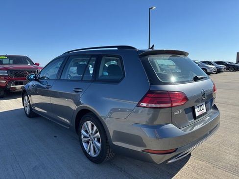 Used 2019 Volkswagen Golf S image 5