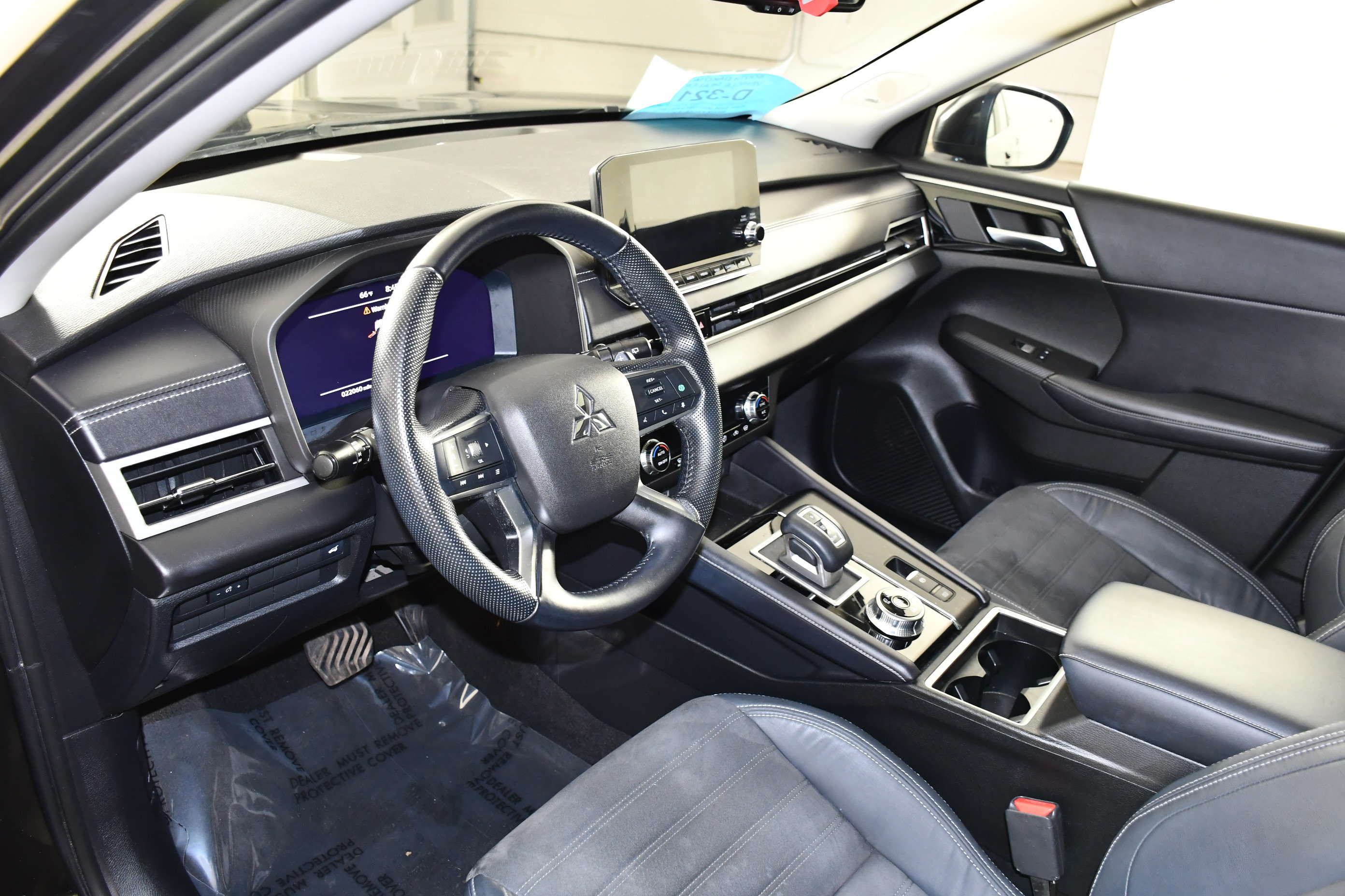 Used 2023 Mitsubishi Outlander SE AWD/4WD image 2