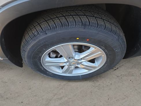 Used 2022 Chevrolet Trax LT w/ LT Convenience Package image 9