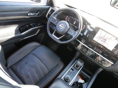 Used 2023 Nissan Pathfinder Platinum w/ Lighting Package (N93) image 9