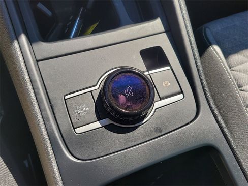 Used 2025 Volkswagen Tiguan S image 25