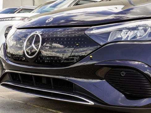 Used 2023 Mercedes-Benz EQE 500 4MATIC Sedan image 2