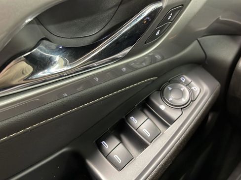 Used 2022 Chevrolet Traverse LT image 11