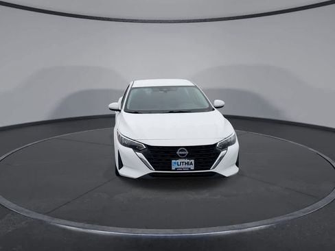 Used 2024 Nissan Sentra SV image 3