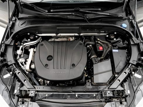 Used 2022 Volvo XC60 B5 Momentum w/ Advanced Package image 27