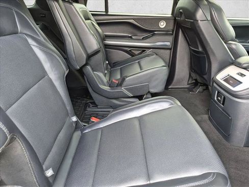 Used 2025 Lincoln Navigator Reserve AWD/4WD image 22