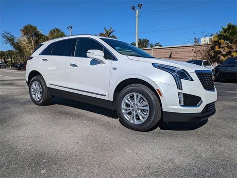 New 2026 Cadillac XT5 Luxury image 2