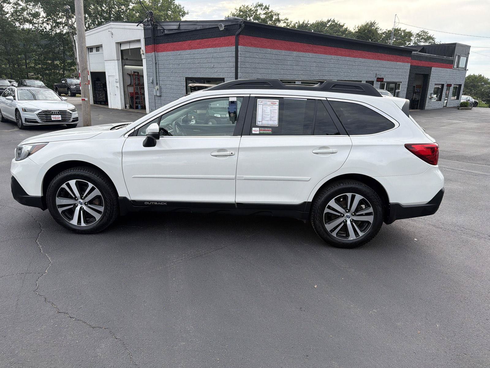 Used 2019 Subaru Outback 3.6R Limited AWD/4WD image 2