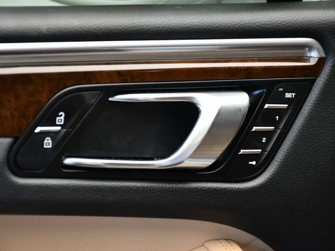 Certified 2023 Porsche Macan S AWD/4WD image 32