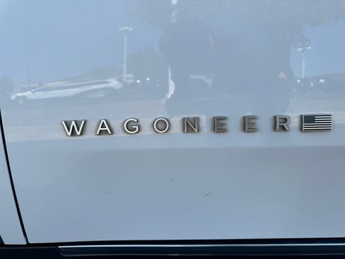 Used 2022 Jeep Wagoneer Series III w/ Premium Group I AWD/4WD image 29