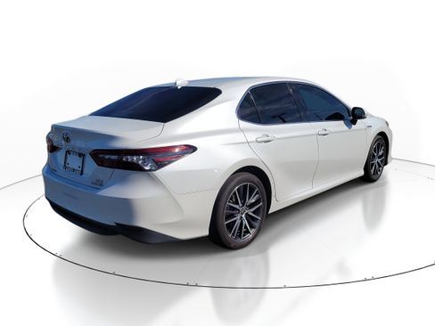 Used 2021 Toyota Camry XLE image 7