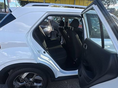 Used 2023 Hyundai Venue SEL FWD image 26