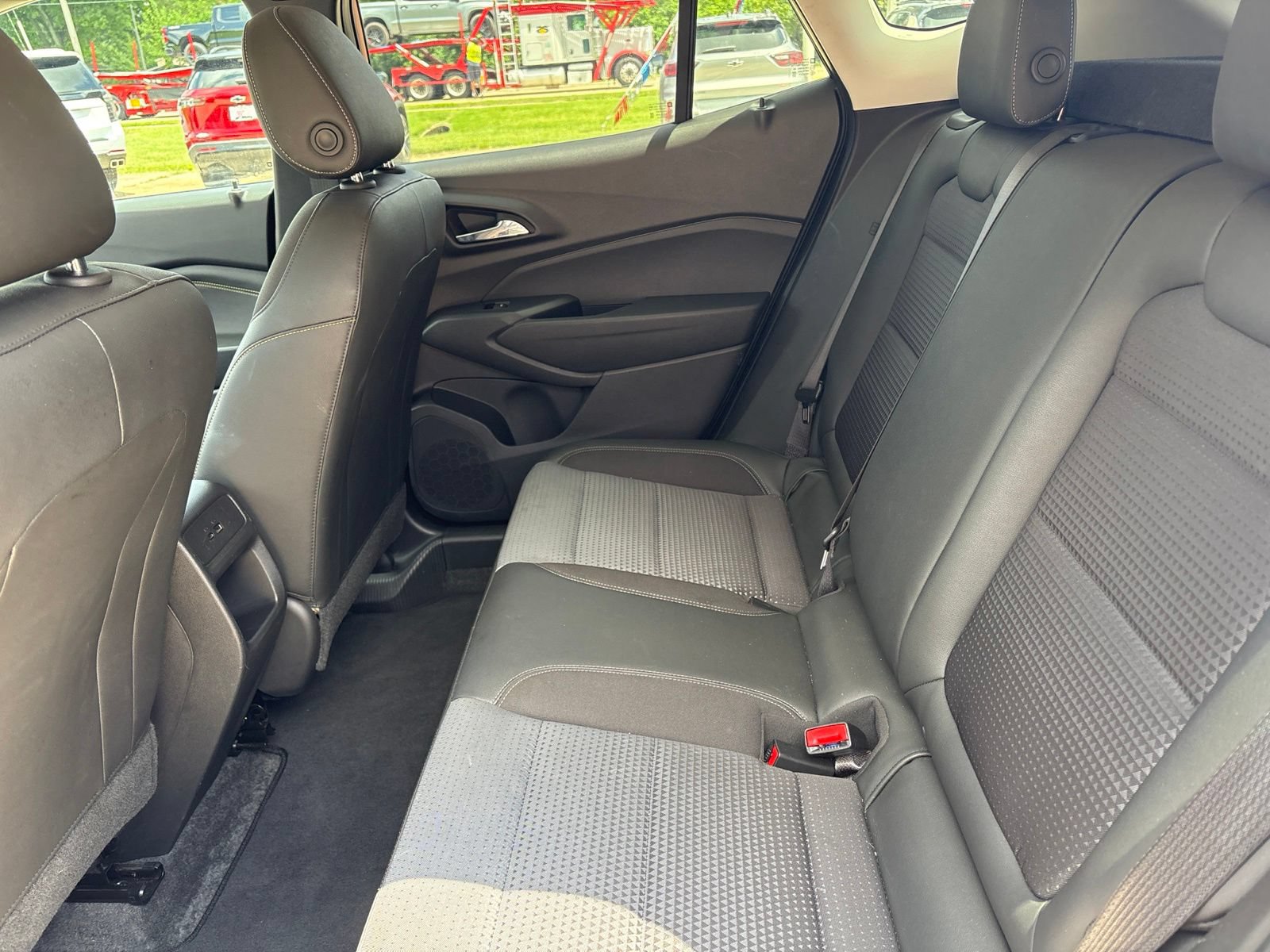 Used 2025 Chevrolet Trax LT FWD image 25