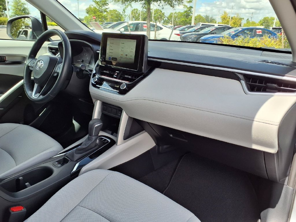 Used 2024 Toyota Corolla Cross LE FWD image 12