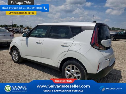 Used 2025 Kia Soul LX w/ LX Technology Package FWD image 3