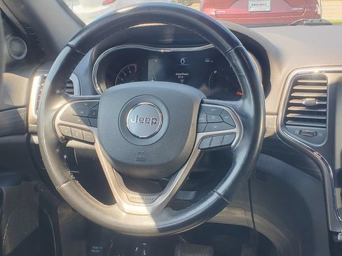 Used 2020 Jeep Grand Cherokee Laredo AWD/4WD image 22