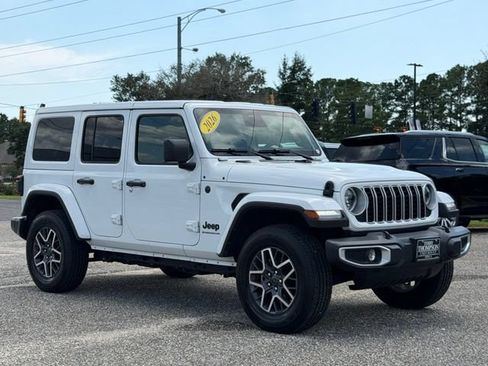 Used 2026 Jeep Wrangler Unlimited Sahara AWD/4WD image 8