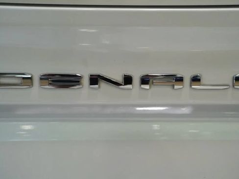 Used 2021 GMC Sierra 1500 Denali w/ Driver Alert Package II AWD/4WD image 17