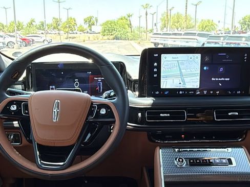 Used 2025 Lincoln Aviator Black Label w/ Black Label Special Edition AWD/4WD image 5