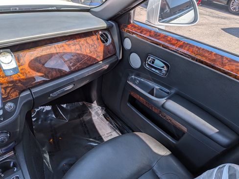 Used 2013 Rolls-Royce Ghost RWD image 21