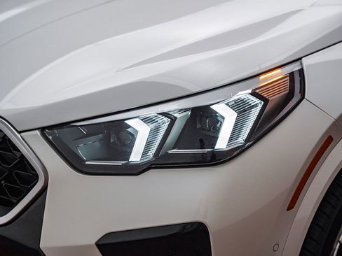 Certified 2025 BMW X2 xDrive28i AWD/4WD image 9