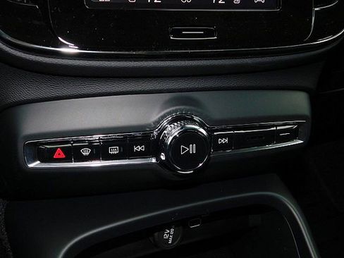 New 2026 Volvo XC40 B5 Ultra w/ Climate Package image 18