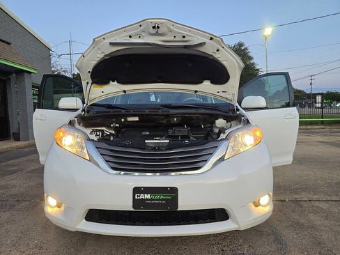 Used 2013 Toyota Sienna XLE image 47