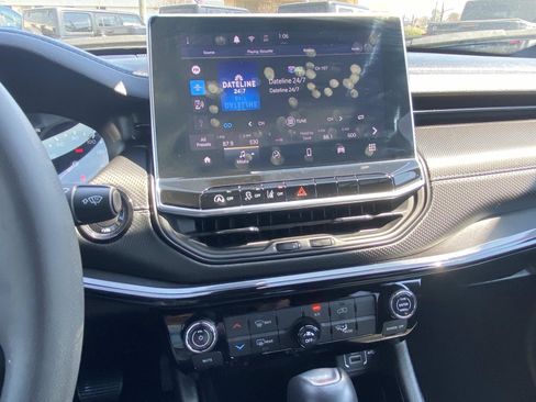 Used 2024 Jeep Compass Latitude w/ Altitude Special Edition image 28