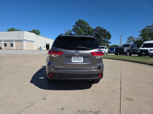 Used 2017 Toyota Highlander XLE AWD/4WD image 4