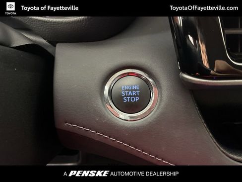 Certified 2022 Toyota Highlander L image 34