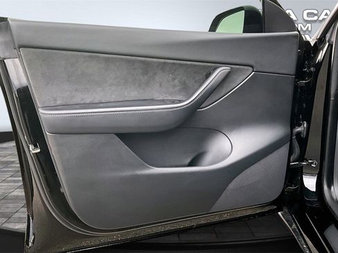 Used 2022 Tesla Model Y Performance image 22