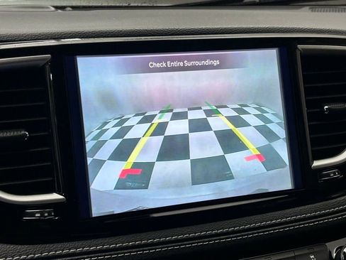 Used 2024 Chrysler Pacifica Limited FWD image 19