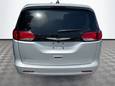 Used 2023 Chrysler Voyager LX image 7